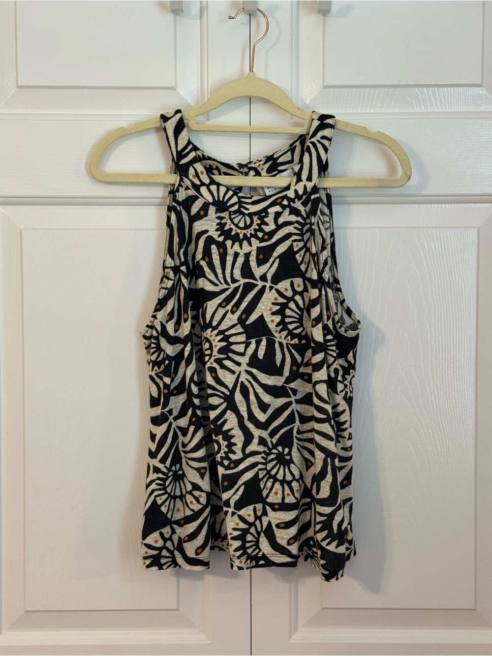 Nicole Miller Sleeveless Abstract Floral Tank Top in Black and Cream